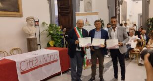 La Premiazione_Al centro Francesco Perillo_Presidente Cantina di Venosa